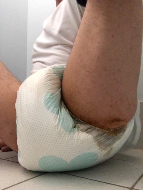 d1ap3r: Went for an outing and made poopy, when we got home the babysitter thought it’d be funny to 
