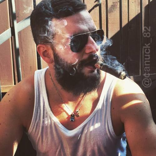 beardedsmoker: #CurrentMood