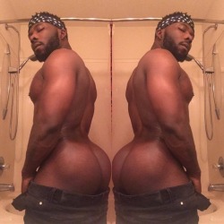 Bigharlemsexy:  Phreakygeminidgaf:chino Blac 👅 Chino Got A Phat Chocolate Ass…….