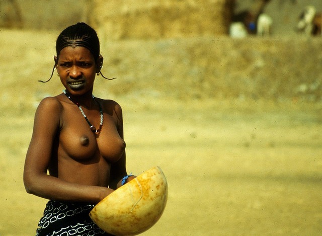 sarraounia:  Rive du Niger - Fille Peul 