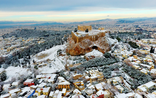 Καλή χρονιά! Happy New Year with Greece in snow!