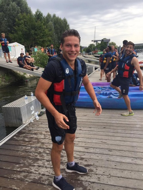 Guy FridaysTime For Some Team Bonding…Racing 92 Takes To The Water To Strengthen Solidarity A