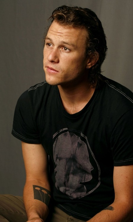 newnakedmalecelebs:  Heath Ledger naked  