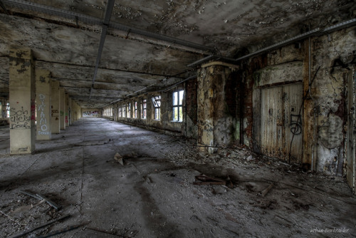 Empty halls tell the greatest stories. Abandoned cloth factory, Germany, 2017.flickr ◄ ► instagram 