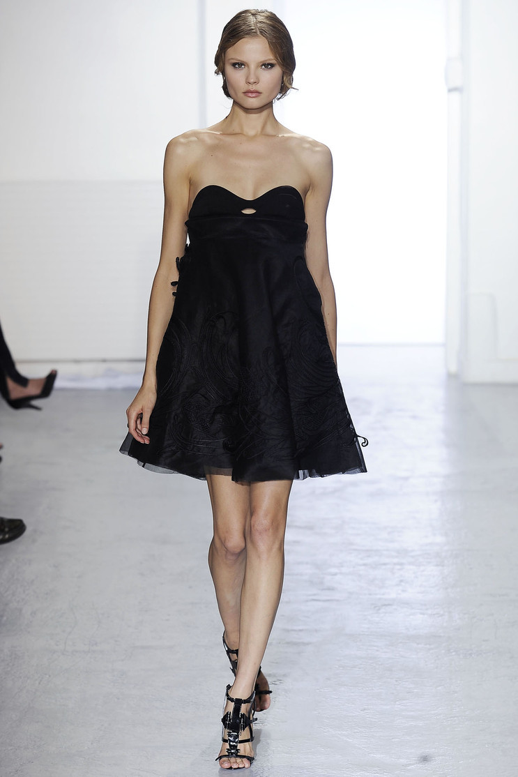 modelmofos:  Magdalena Frackowiak @ Antonio Berardi S/S 2009, Paris 