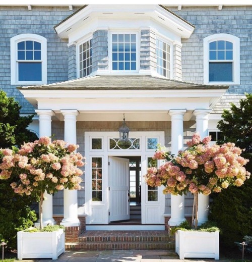 motherofsoutherncharm:Classic New England Charm Source:New England Homes and Garden