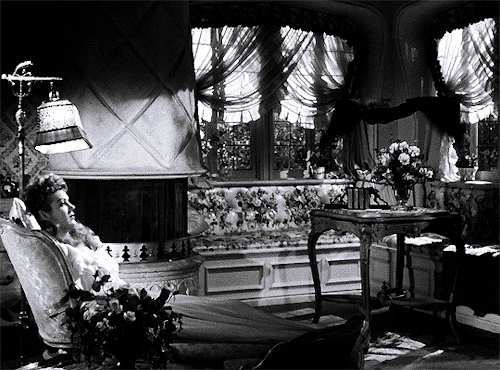 georgeromeros:    House of Dracula (1945) dir. Erle C. Kenton  