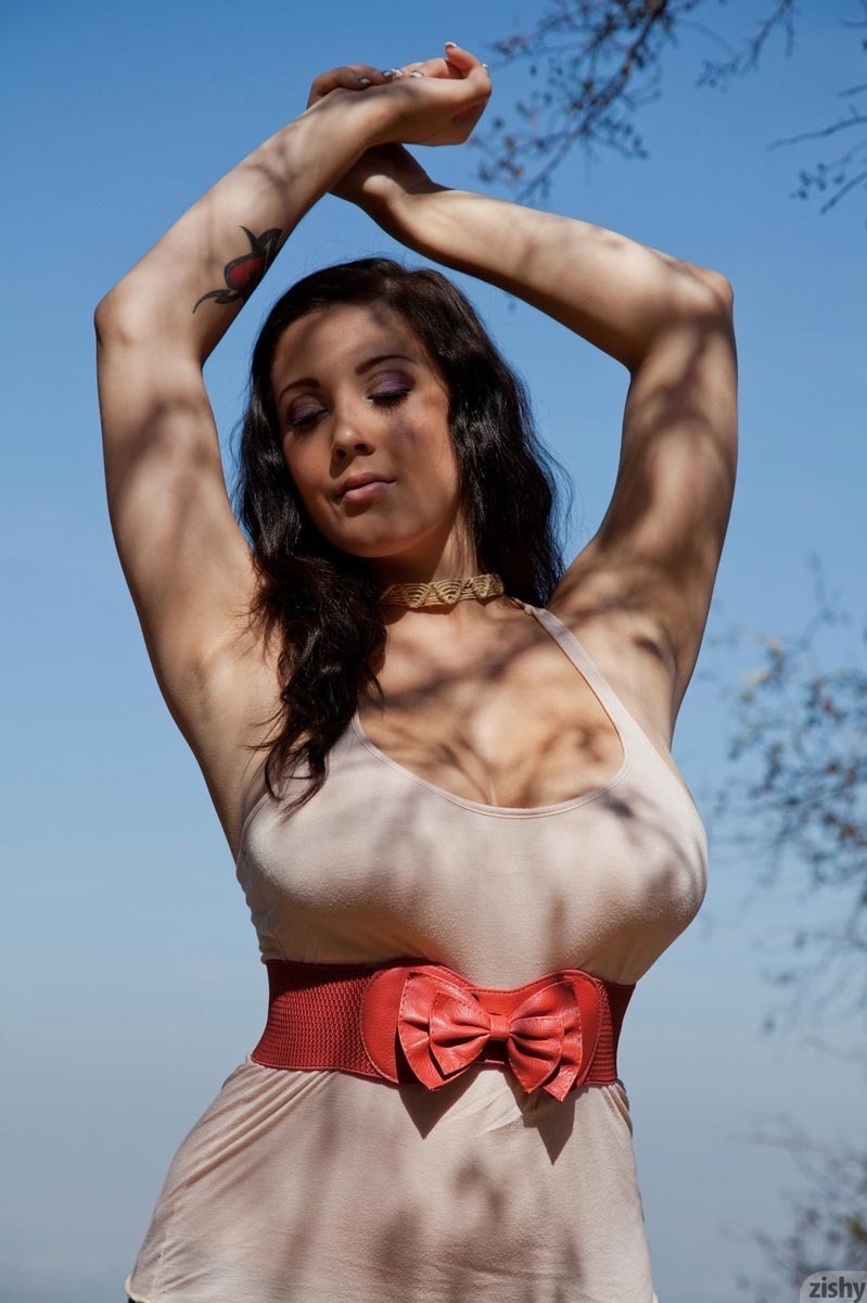 noelleeastonfan:  She doesn’t even need to take her clothes off 😍😍😍😍