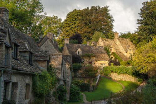 darklordbananas: sing-a-song-o-sixpence: Arlington Row in the Early Morning by Bobrad on Flickr. Her