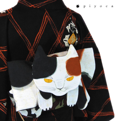 tanuki-kimono:Youkai lovers assemble! Those kitsune and bakeneko hanhaba obi (by Piyoca) are so neat
