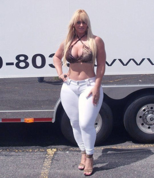 bbw-beauties:  The perfect shape? 