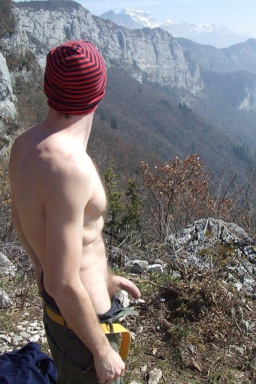 feedersf:  Enjoying the view??? Yea, follow me and I’ll follow you! feedersf.tumbl