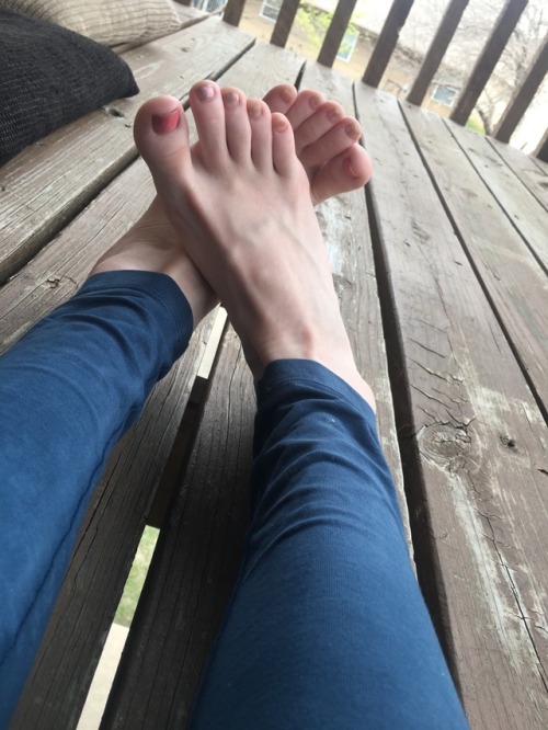 babyfeet5: hiiiii foot lovers :*