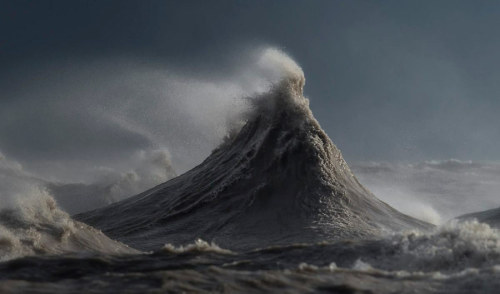 fuckyeahfluiddynamics: Photographer Dave Sandford braved the cold and turbulent waters of Lake Erie 