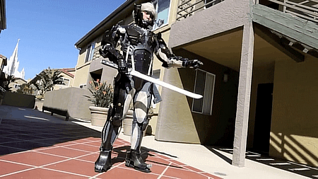 cosplaysleepeatplay:  Tech Savvy MGS Raiden Cosplay Gif Source: Cosplay gif is so