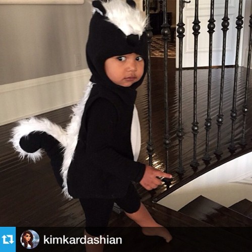 Alerte adorable petit putois!!! North is as cute as Fleur in Bambi #Halloween // Repost from @kimkar