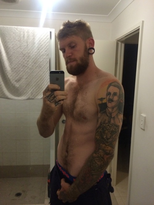 workergear:  One hot fucker! 