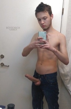 hottoyboys:  Come on over here i Will suck youre hard big dick🔥
