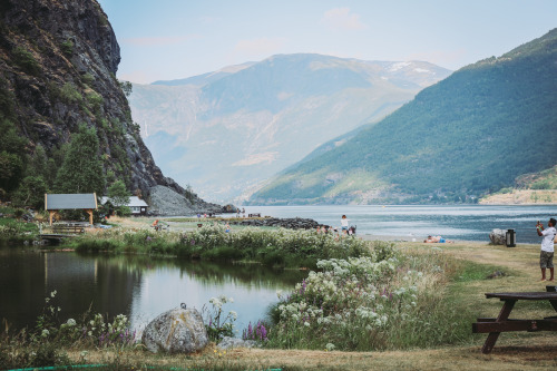 fluhme: weirdfoxes: Flåm, Norway Been wanting to go here ever since I saw some dreamy pictu