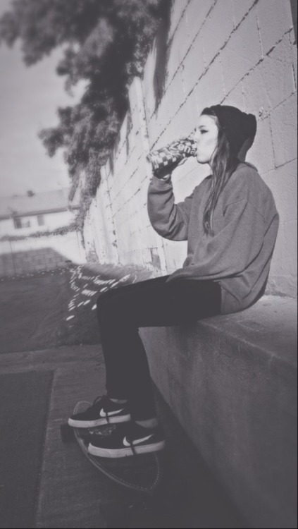 pussay-possay:  “Life is so much easier when you just chill out.”- idfk