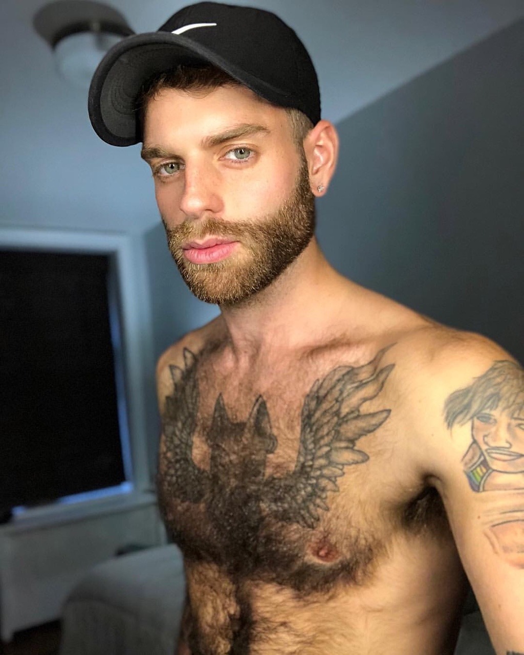 beardburnme: Mikebucaram instagram…puppy got a new phone
