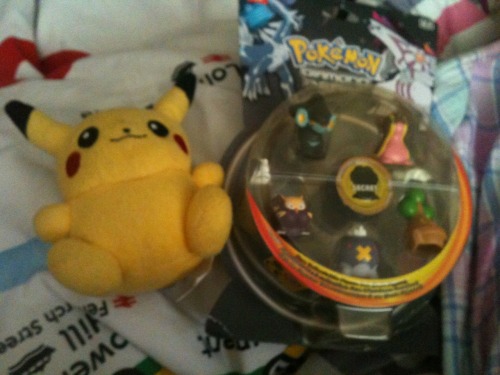 Found these at a carboot sale. A loved pikachu pokedoll and a packaged pokemon kids set