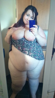 bigcutieholly:  Just a bit in love with myself today… No shame lol  Holly.bigcuties.com     