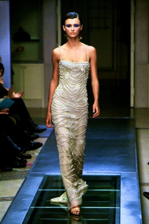 Trish Goff @ Versace Atelier Spr/Sum 2000