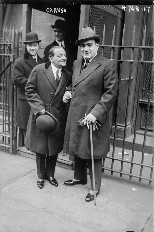 onceuponatown:New York. Enrico Caruso on Photo Op Duties with Various Gentlemen of the Metropolita