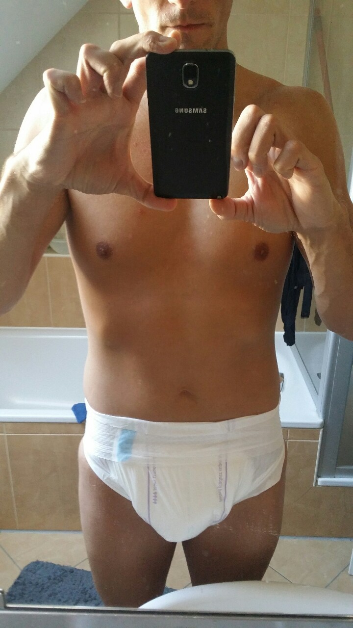 diaperedmen81nrw:diaper ready for roadster tour and lunch in a busy location. sexy!
