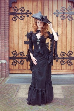 victorian-goth:  Victorian goth http://victorian-goth.tumblr.com/