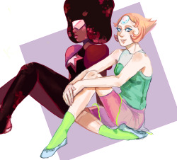 do-the-slampora:  Garnet and Pearl i drew