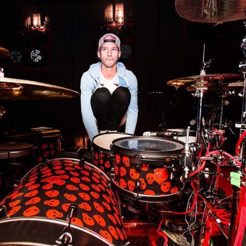joshdunand:Josh Dun + love of drums