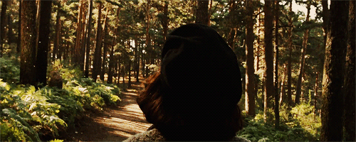 vesperlynds:It is said that the Princess returned to her father’s kingdom. That she reigned there wi
