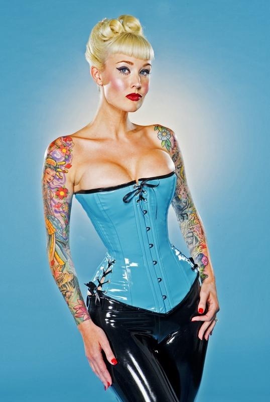 passionate-latexrobin:  Rubber clothing and fetish clothing for men