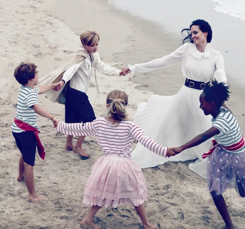 oscardelarenta:and then there’s Angie.in Oscar de la Renta for Vogue, shot by Annie Leibovitz.