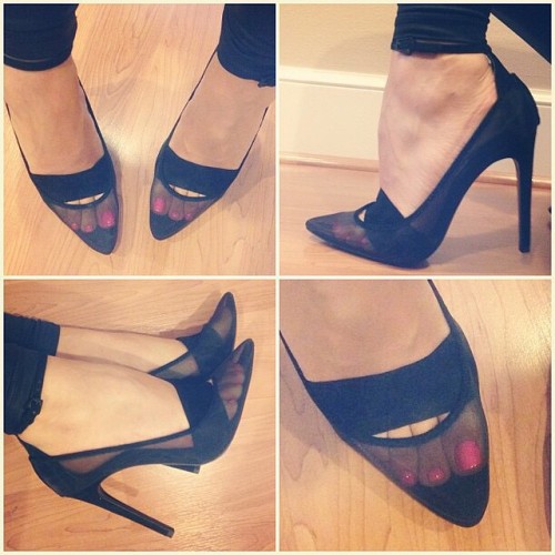 mylifeinheels:  Peek a b! I see you, pink toe polish  Very sexy