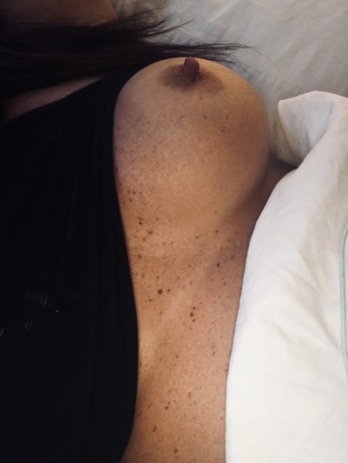 little-miss-etiquette:In need of a mouth and strong hands….