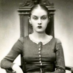 thinkingimages: Rena Mandel in Vampyr (Carl