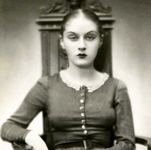 thinkingimages:Rena Mandel in Vampyr (Carl Theodor Dreyer, 1932)