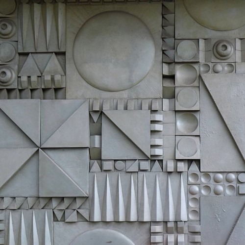 theimportanceofbeingmodernist:Geometric Fibreglass relief, Commercial Road, London.© 2015 Alex James