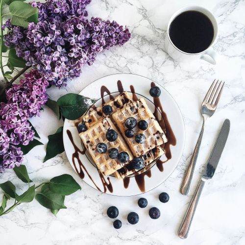 theiconcreative:  Good Morning 💛 finally it’s Summer outside ☀️ but First, Yummy breakfast 💛💛💛 by thedaydreamings http://ift.tt/1WgbgYh 