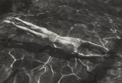 mpdrolet:Underwater Swimmer, 1917André Kertész