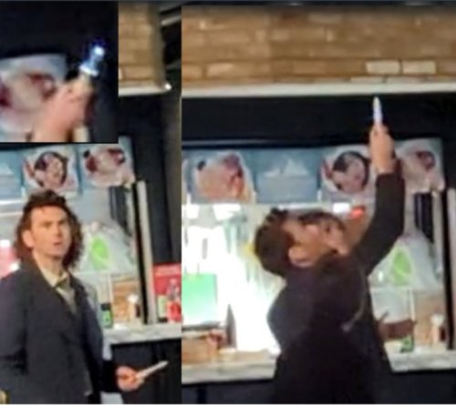 buffyann23:Some close up pics of David’s new suit and Sonic Screwdriver (x)