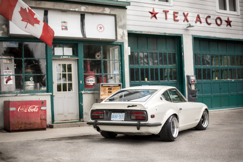 carbonking:  radracerblog:  TOP 20: Datsun 240z s30 #2       (via TumbleOn)