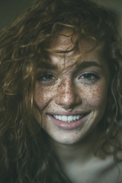 redheadkatielove:  Freckles for days (x-post
