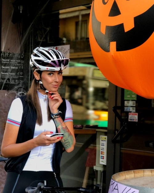 laclassicacyclingwear:It’s time to party, happy halloween everyone! www.laclassica.com