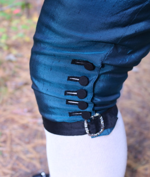 vincentbriggs:vincentbriggs:I started this pair of breeches a few months ago and then abandoned them