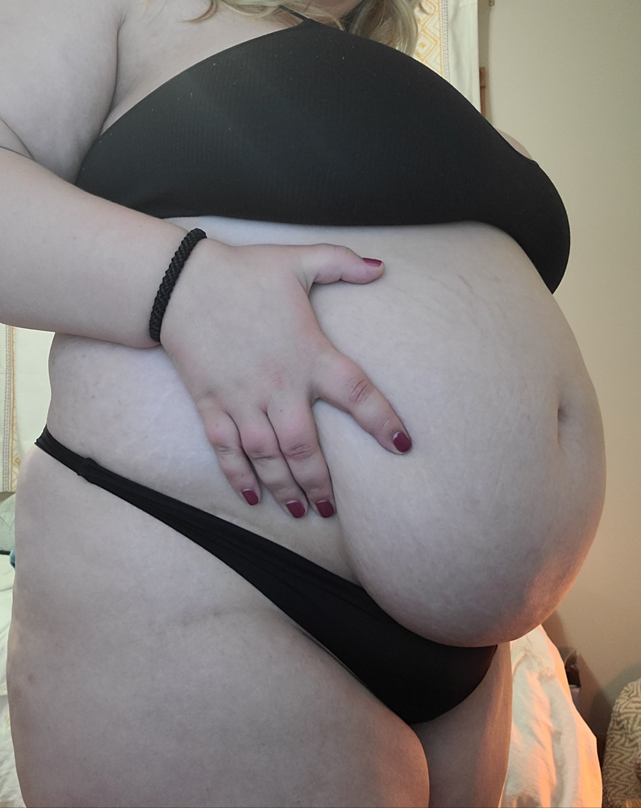 Porn gracesgut:my belly hang is getting out of photos