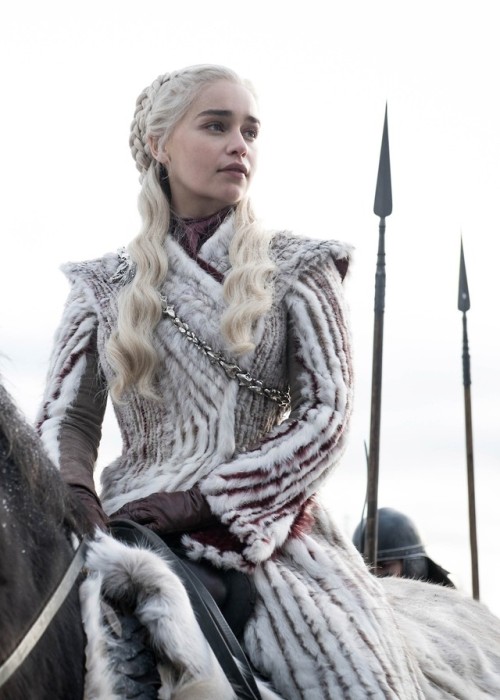Daenerys Targaryen | 8.01 Winterfell | x
